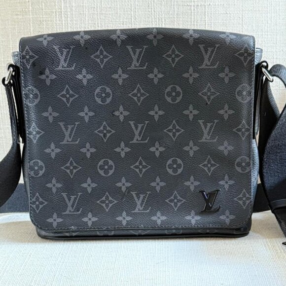Mens Louis Vuitton Messenger Bag - Picture 1 of 9